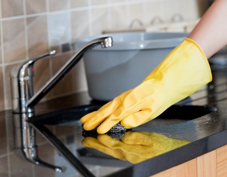 Professional end of tenancy cleaning service in a SW14 property kitchen