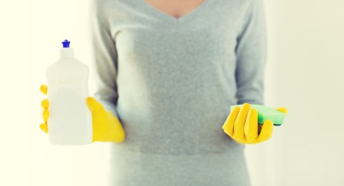 Preparation for carpet cleaning in a flat or house in SW14