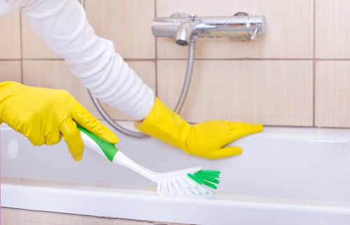 Reliable local cleaner preparing a SW14 property